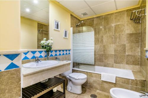 Apartamento en la playa con piscina comunitaria - image 7
