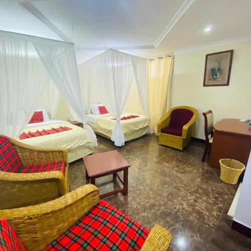 Standard Twin Room with Garden View image 10
