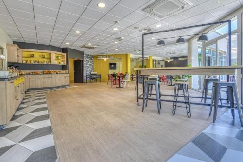 อาหารและเครื่องดื่ม, ไอบิส โชเลต์ (ibis Cholet) in โชเลต์