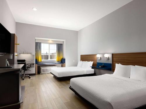 2 queen beds