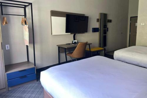 Queen Room with Two Queen Beds - Non-Smoking