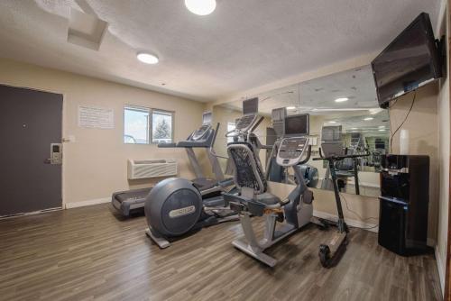 Quality Inn - image 6