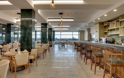 Restaurant, DEDEMAN GURE NURHAYAT THERMAL RESORT & SPA in Edremit City Center