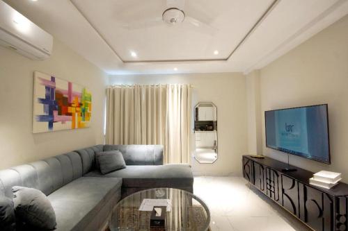 BNR - The Opus Residences 1-Bed Apartment Gulberg - image 8