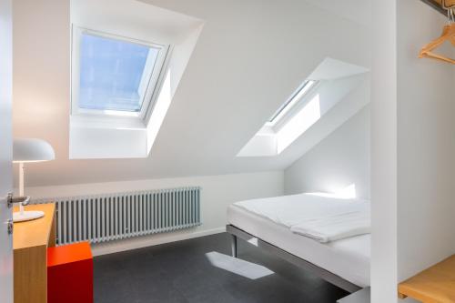 Hotel Marta - 1950’s architecture in Zurich’s vibrant old town, near main station - Tap to explore photos