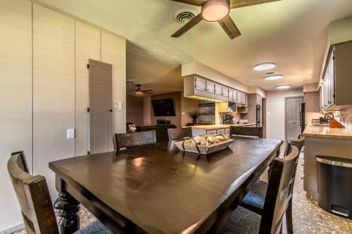 Water View Ocean Drive Retreat Awaits in Corpus Christi, USA