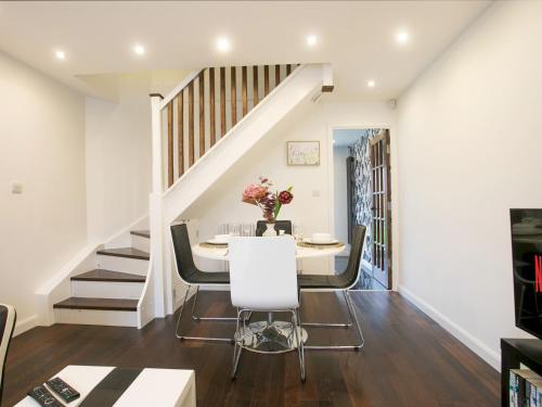 設施, Charming Home - Free Parking - Private Garden - Pass the Keys in 沃萊頓