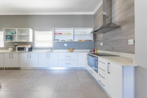 Stunning 2 Bedroom, Big Bay, Bona Views - Tap to explore photos