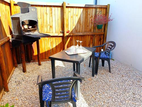 Wyposażenie, Silver Oaks Airbnb in Long Acres Country Estate