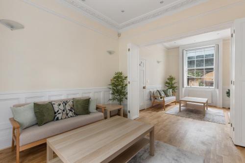 Parea Living - Spacious 4 Story House, Families, Big Groups, Londyn (zdjęcie 2)