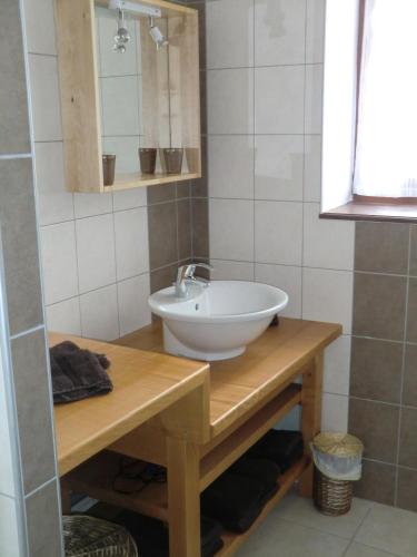 One-Bedroom Apartment image 6