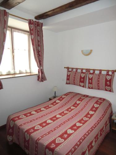 One-Bedroom Apartment image 5