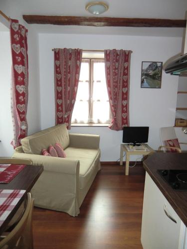 One-Bedroom Apartment image 4