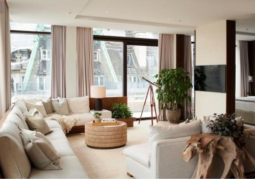1 king bed, 1 sofa bed