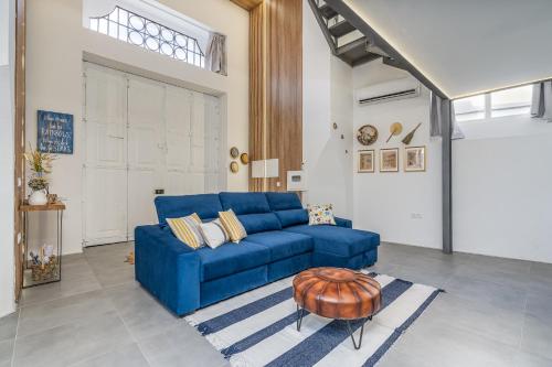 Host Wise - Elegant Loft with Historic Charm & Terrace, Portel (photo 4)