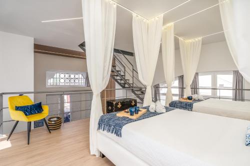 Host Wise - Elegant Loft with Historic Charm & Terrace, Portel (photo 9)