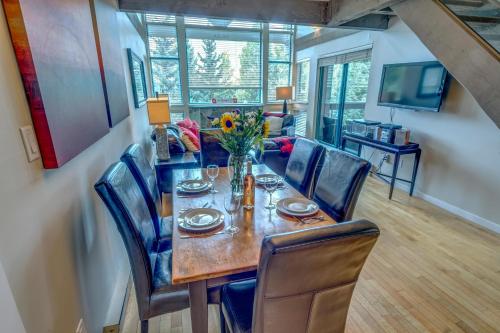Greystone Lodge 323 Ski-in Out in Whistler, Canada