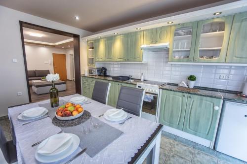 Kitchen, Nemeth Apartman Sarvar in Pentekfalu