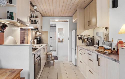 Kitchen, Cozy Home In Lundby With Wifi in Lundby