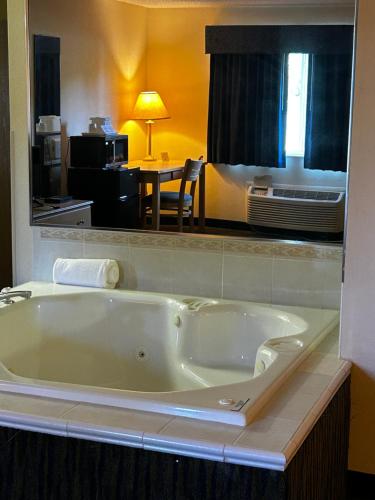 Ameristay Inn & Suites - image 11