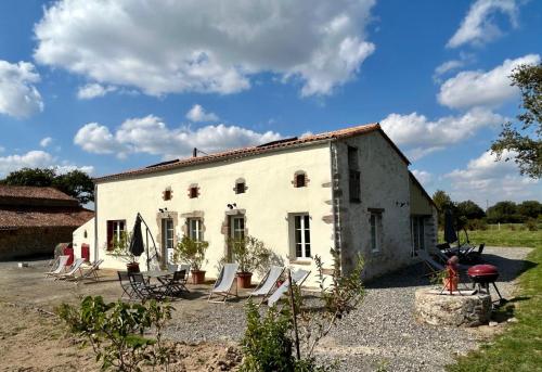 Proche Puy duFou - Les Buardieres gîte à louer Saint-Pierre-des-Échaubrognes