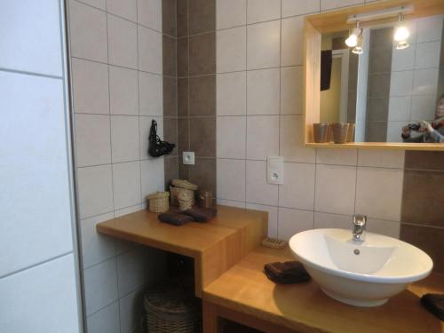 One-Bedroom Apartment image 2