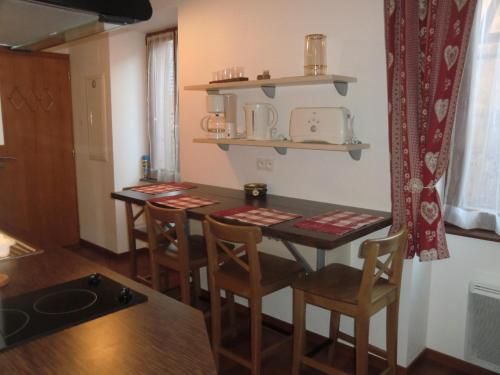 One-Bedroom Apartment image 1