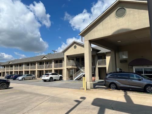 . Days Inn by Wyndham Wagoner