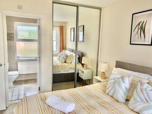Spacious & Stylish Stay - Perfect for Families & Contractors ! 3 Bedroom House in Reading upto 3 Free Parking !!, Reading (foto 6)