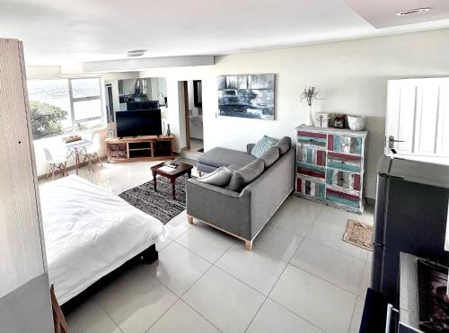 Seaview Sunset Boutique Apartments - Solar powered - Tap to explore photos