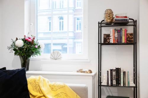 Stylish air-con flat in the heart of Covent Garden - main image