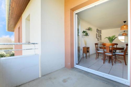 Balcony/terrace, Berges du Midi - Piscine Parking in Fenouillet