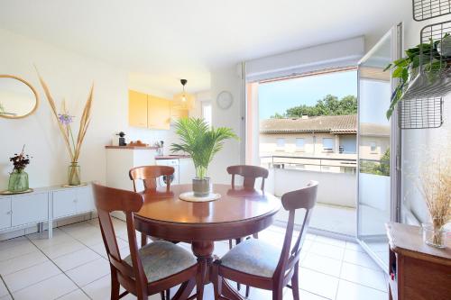 Balcony/terrace, Berges du Midi - Piscine Parking in Fenouillet