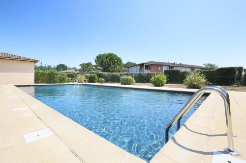 View, Berges du Midi - Piscine Parking in Fenouillet