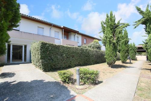 Exterior view, Berges du Midi - Piscine Parking in Fenouillet