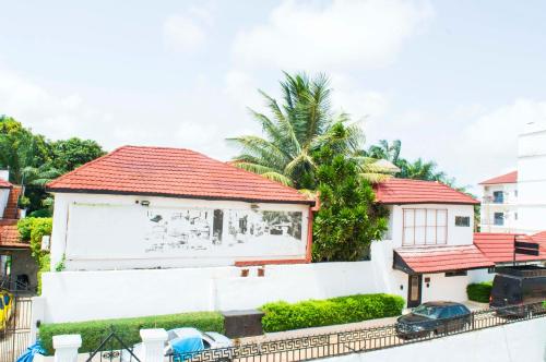 Exterior view, House of Ivy in Bijilo