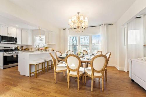 French Country Cottage in เกลนอัลลีน (IL)