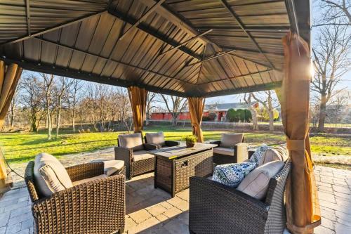 French Country Cottage in เกลนอัลลีน (IL)