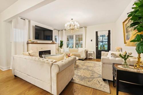 French Country Cottage in เกลนอัลลีน (IL)