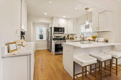 French Country Cottage in เกลนอัลลีน (IL)