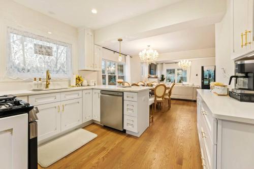 French Country Cottage in เกลนอัลลีน (IL)