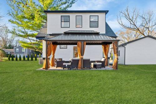 French Country Cottage in เกลนอัลลีน (IL)