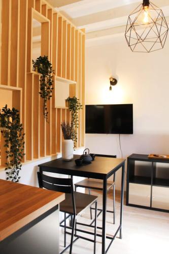 YR Apartments Ticinese - Duomo in 10 Min by Tram, Милан
