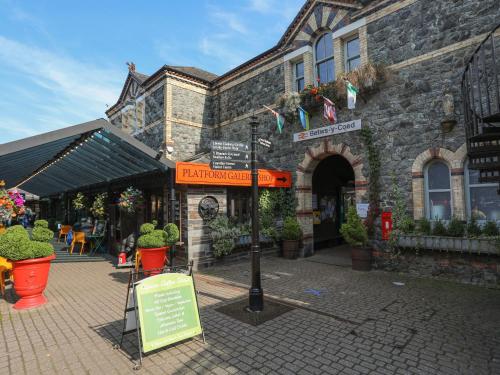 Viesnīcas āriene, Maes Madog in Capel Garmon
