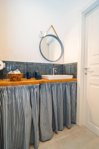 H H Moneglia il Vicolo