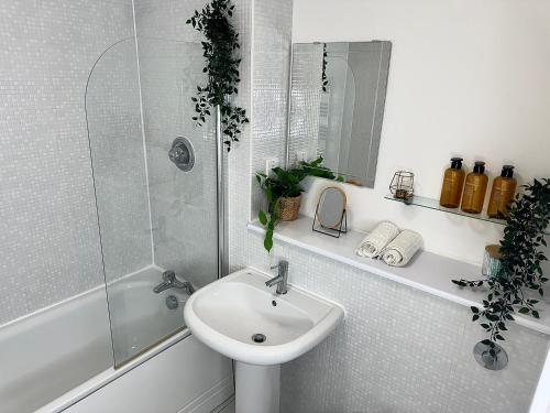Central Birmingham Flat - Modern Apartment - Free Gym - Mailbox Shopping Centre - New Street Station - Air-fryer - HD TV, Birmingham (Foto 10)