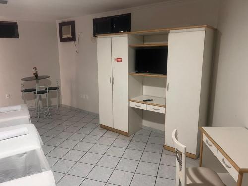 3 twin beds