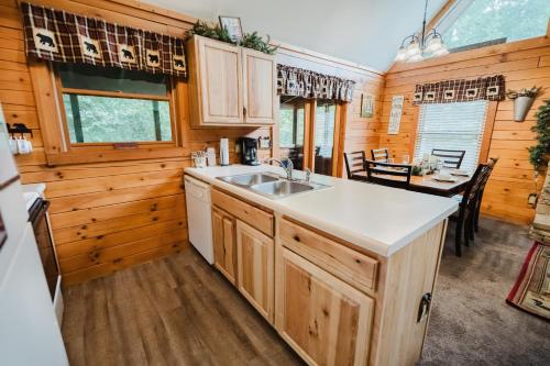 Always Christmas 2 Bedrooms in Pigeon Forge, USA