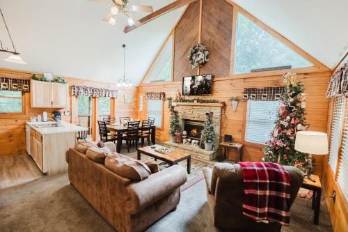 Always Christmas 2 Bedrooms in Pigeon Forge, USA