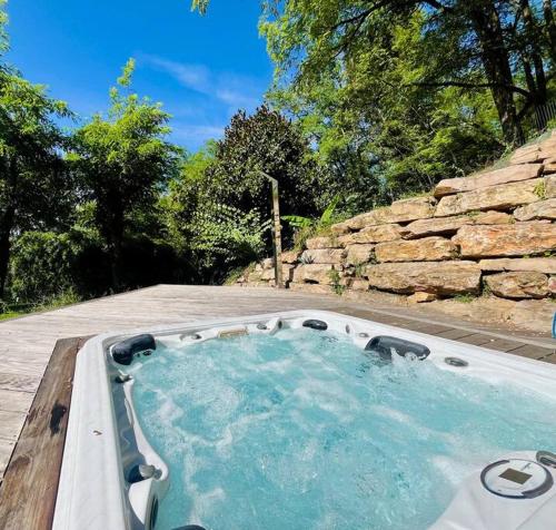 Villa La Selva avec Jacuzzi et vue panoramique in Vignieu